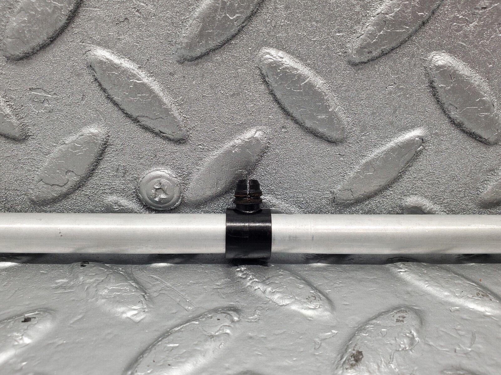 46279 Mercedes-Benz W126 420SE Camshaft Oil Tube