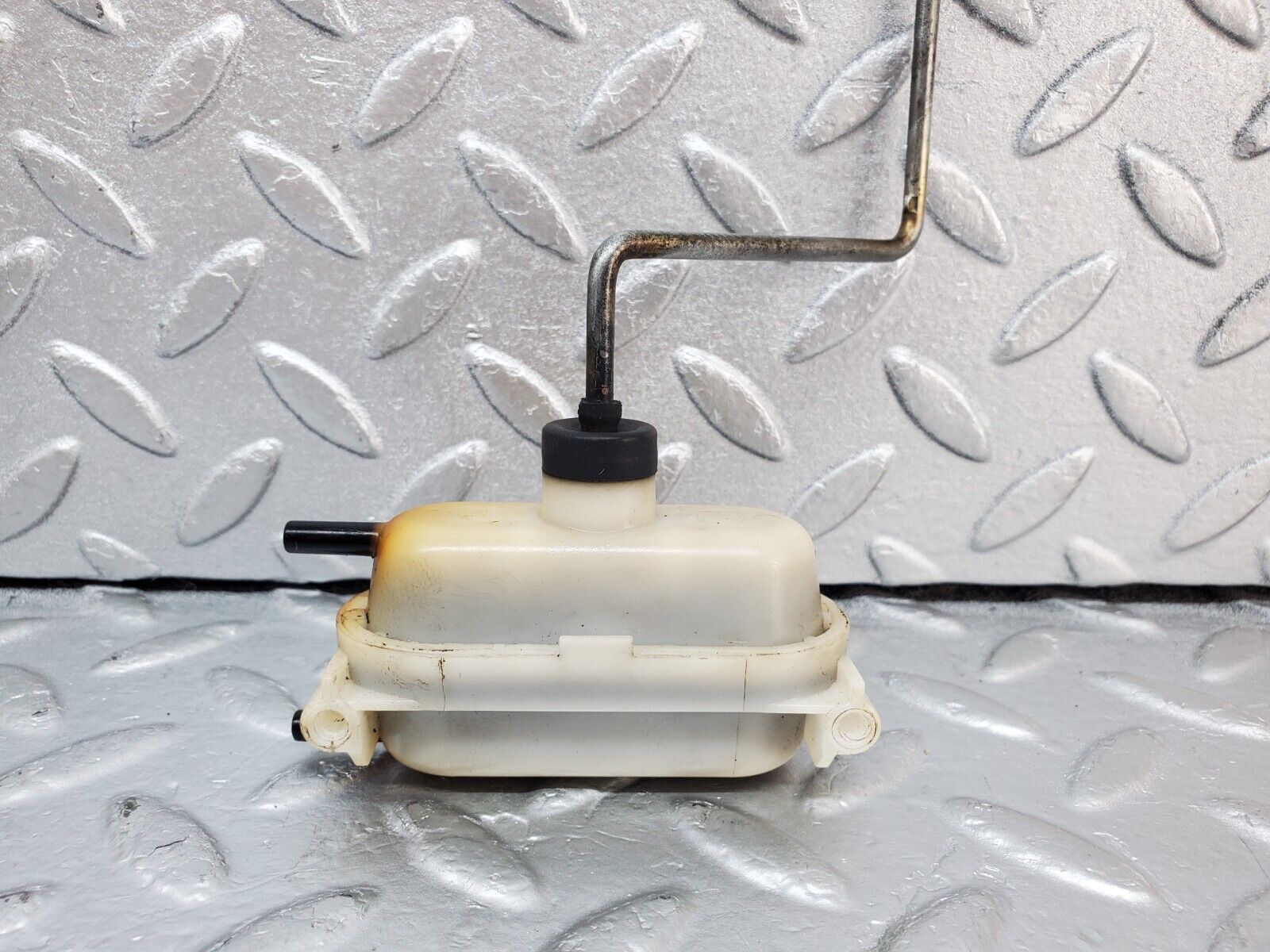 44434 Mercedes-Benz W123 280E Fuel Tank Flap Cap Vacuum Actuator