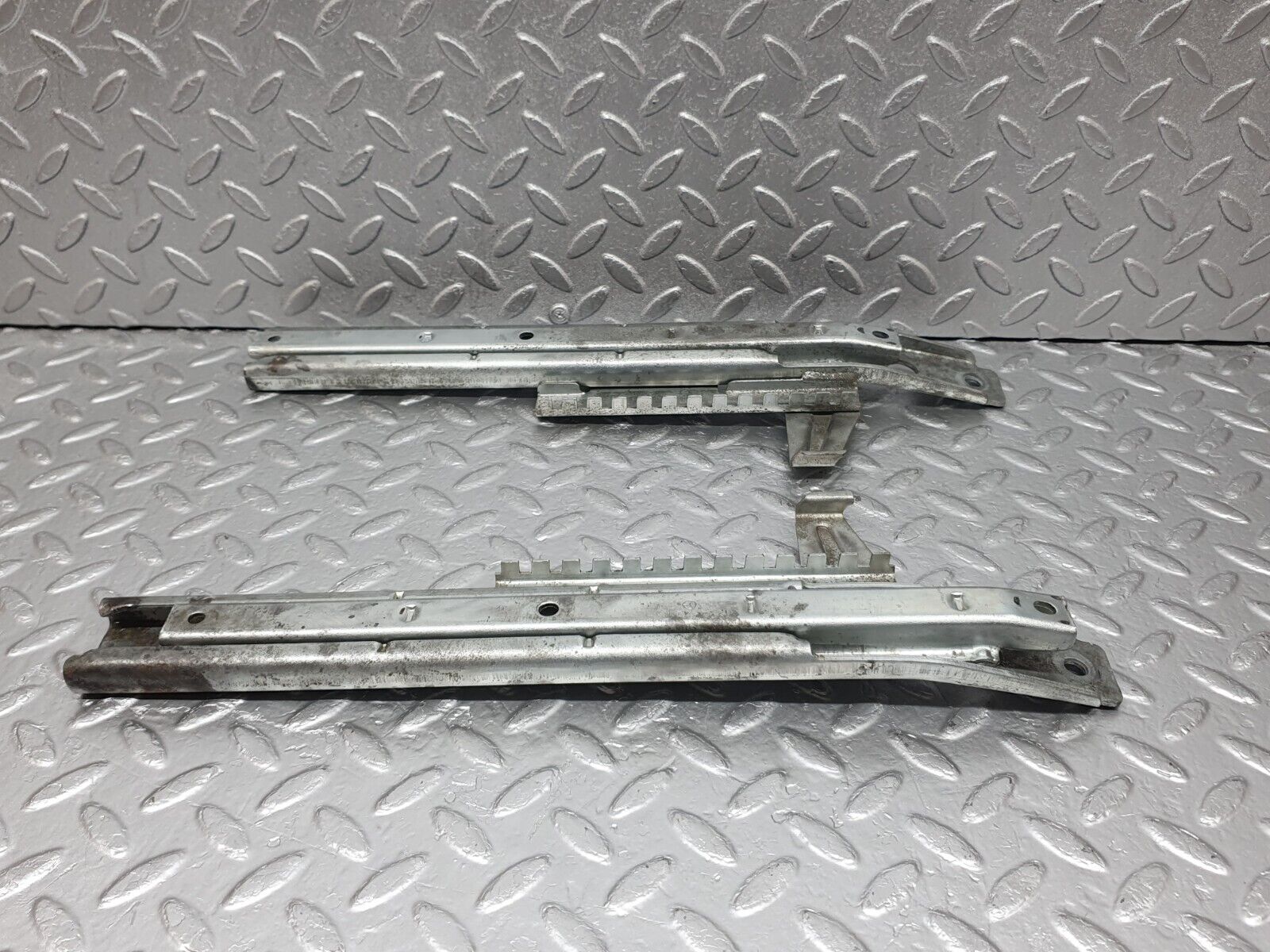 44180 Mercedes-Benz C123 230CE Coupe Front Right Seat Rail Pair