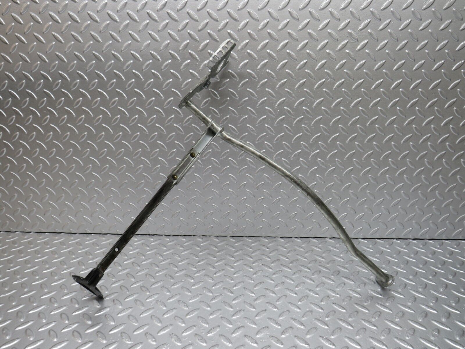 33202 Mercedes-Benz C107 R107 Front Right Seat Sliding Adjust Handle