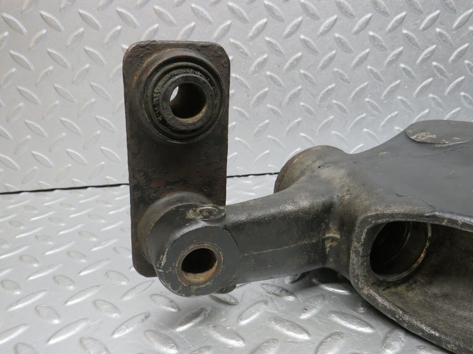 39313 Mercedes-Benz R107 500SL Trailing Arm Control Arm Rear Left 1263520404