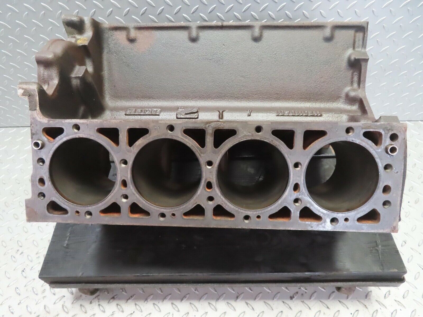 13870 Mercedes-Benz R107 450SL Engine Block 1170110401 M117.983