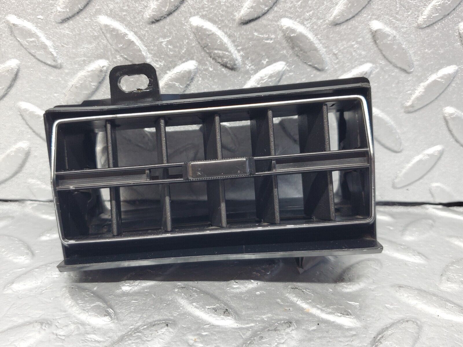 45965 Mercedes-Benz W126 420SE Dashboard Air Vent Left Side 1268310530