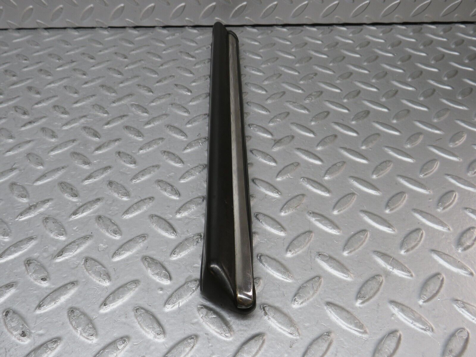 35488 Mercedes-Benz R107 280SL Front Right Fender Centre Moulding Trim