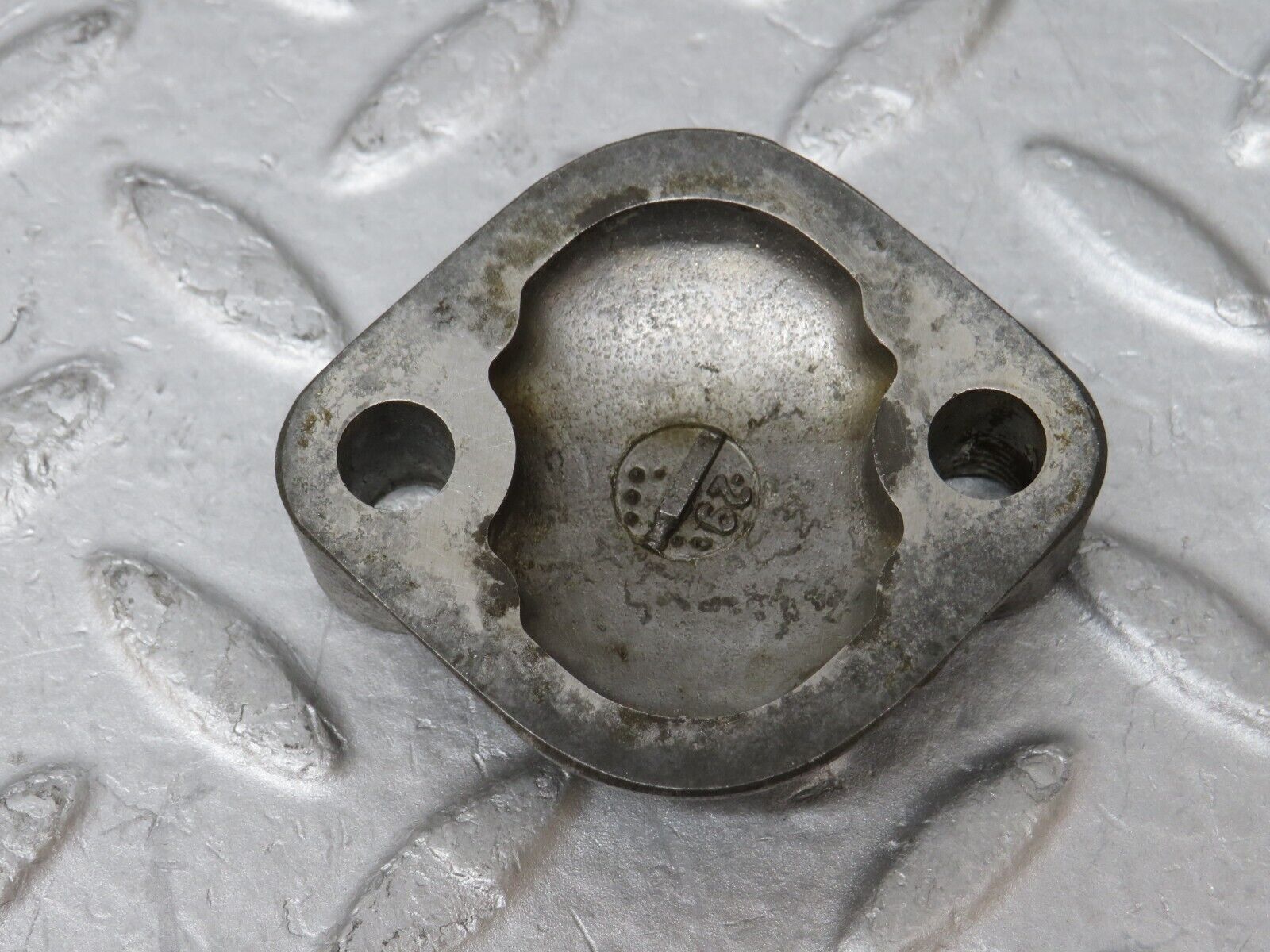 35638 Mercedes-Benz R107 280SL Engine Fuel Pump Cover 1140110032