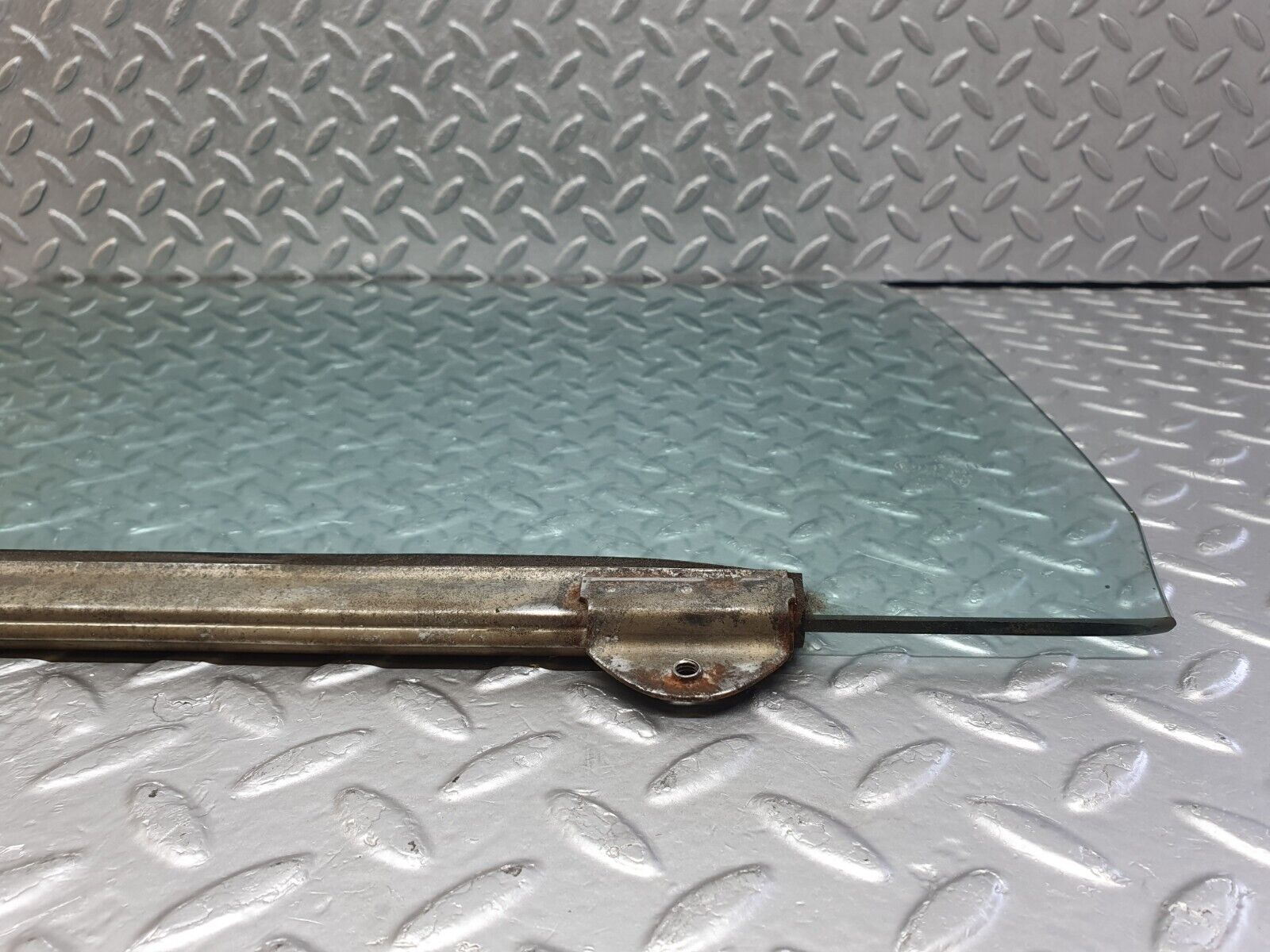 43220 Mercedes-Benz W108 280SE Rear Left Door Window Glass