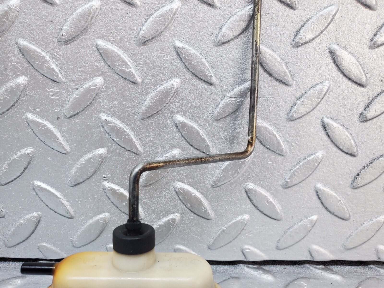 44434 Mercedes-Benz W123 280E Fuel Tank Flap Cap Vacuum Actuator