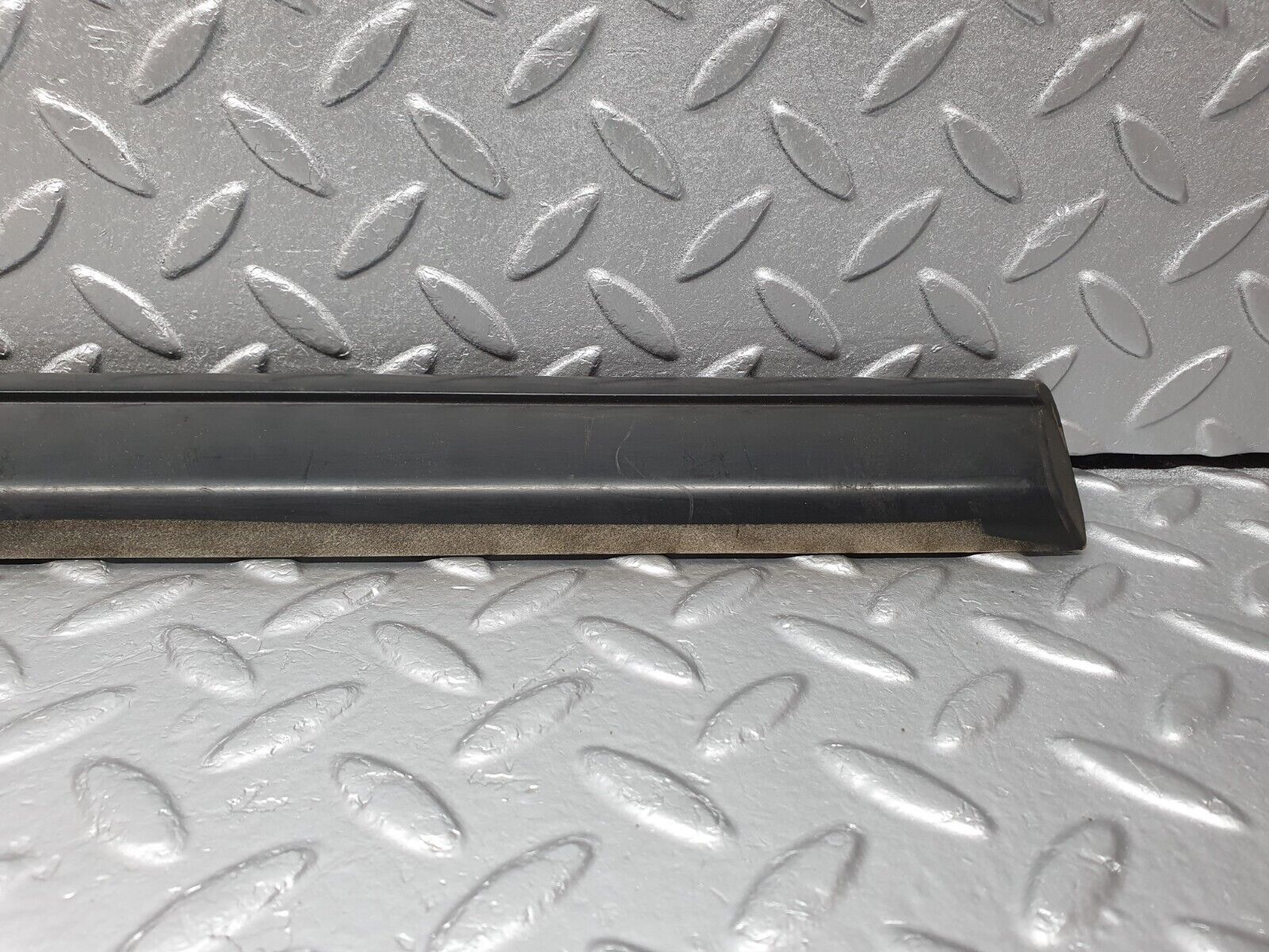 41683 Mercedes-Benz W124 200E Front Right Door Centre Moulding Trim