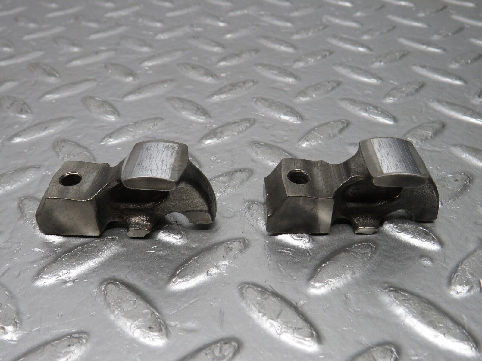 33002 Mercedes-Benz C107 R107 350 V8 Valve Rocker Arm With Spring & Tappet