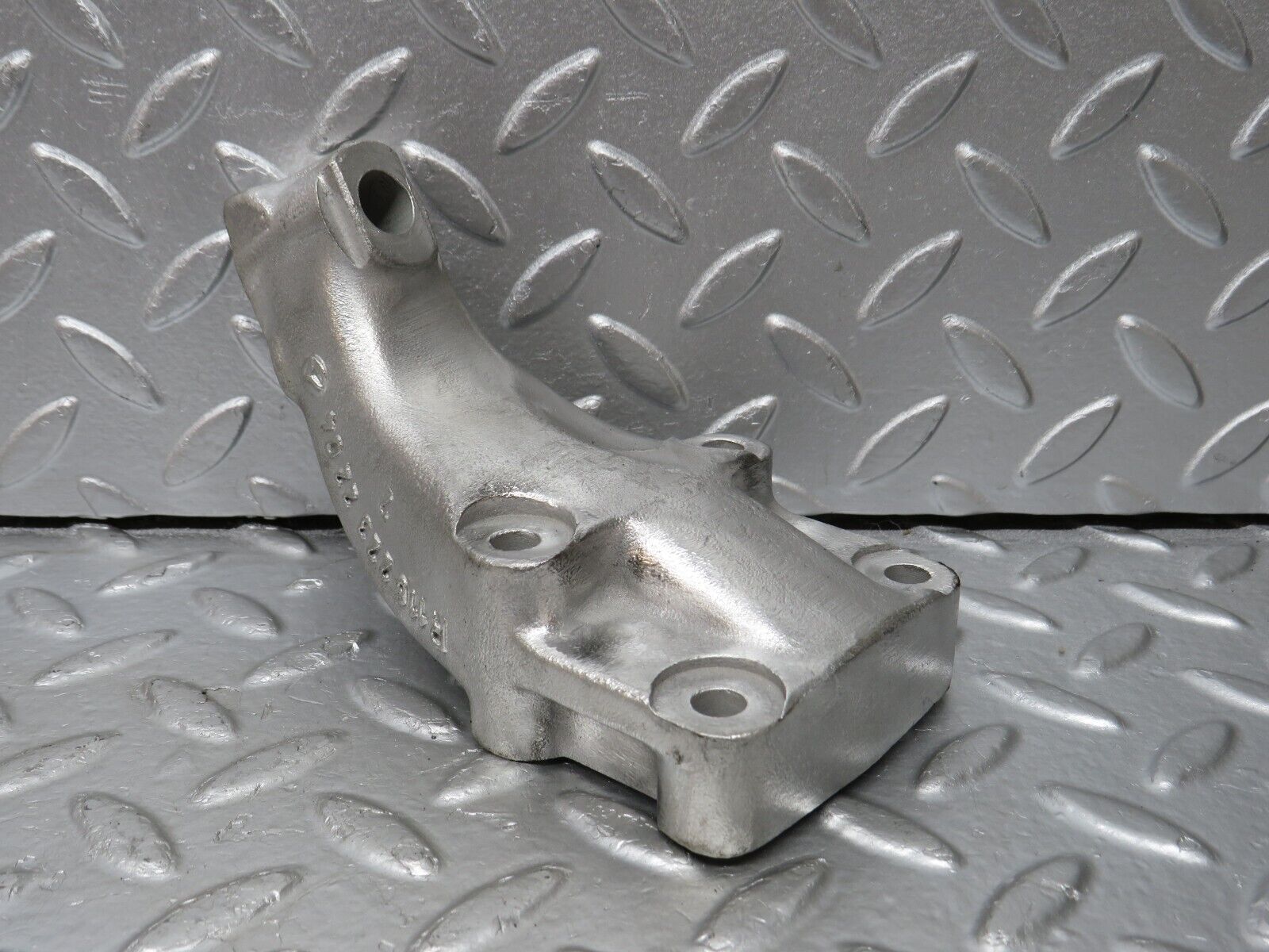 33030 Mercedes-Benz C107 R107 350 V8 Engine Mount Bracket Left 1162232204