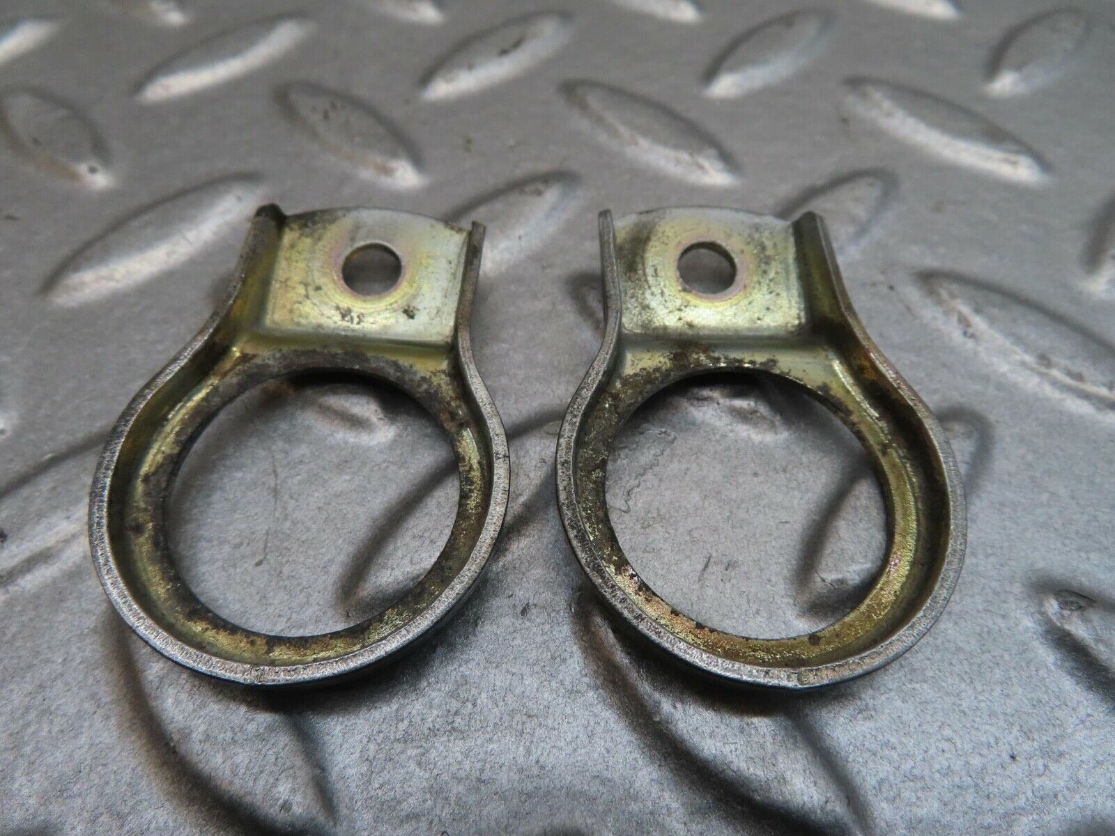 13757 Mercedes-Benz R107 450SL Fuel Injector Bracket