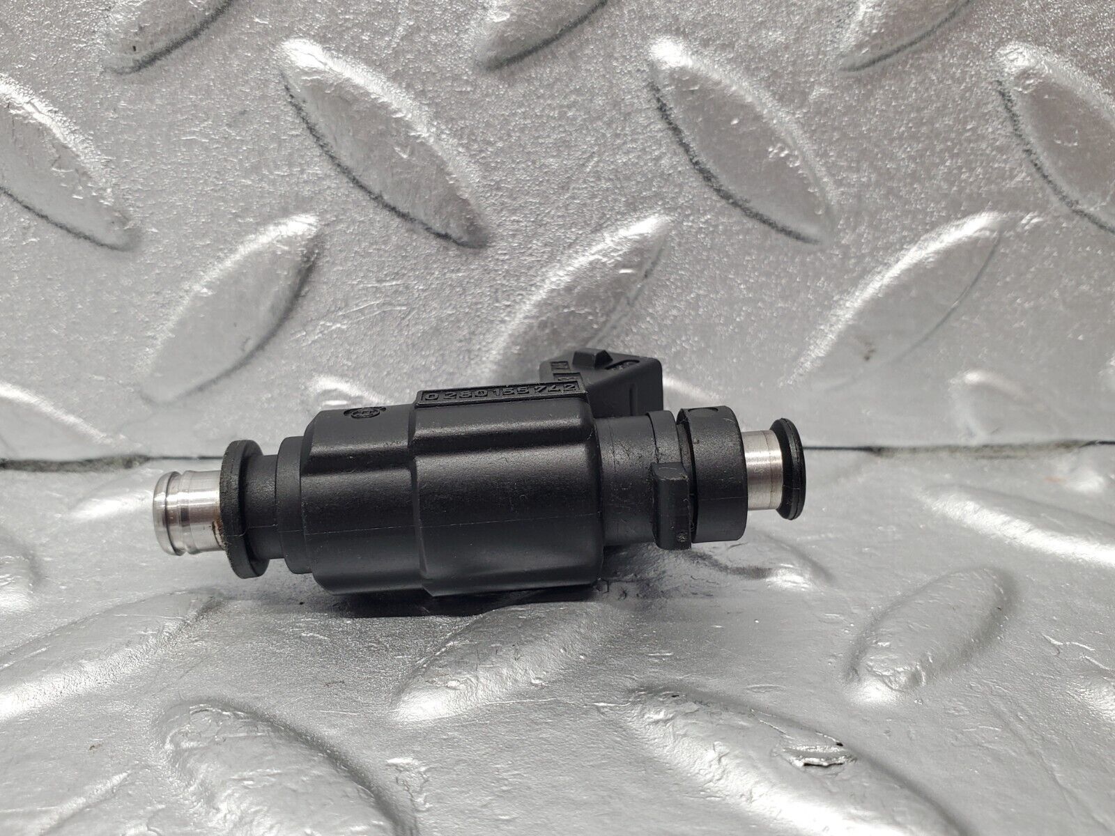 46777 Mercedes-Benz R129 320SL Coupe Fuel Injector Bosch 0280155742 1120780049