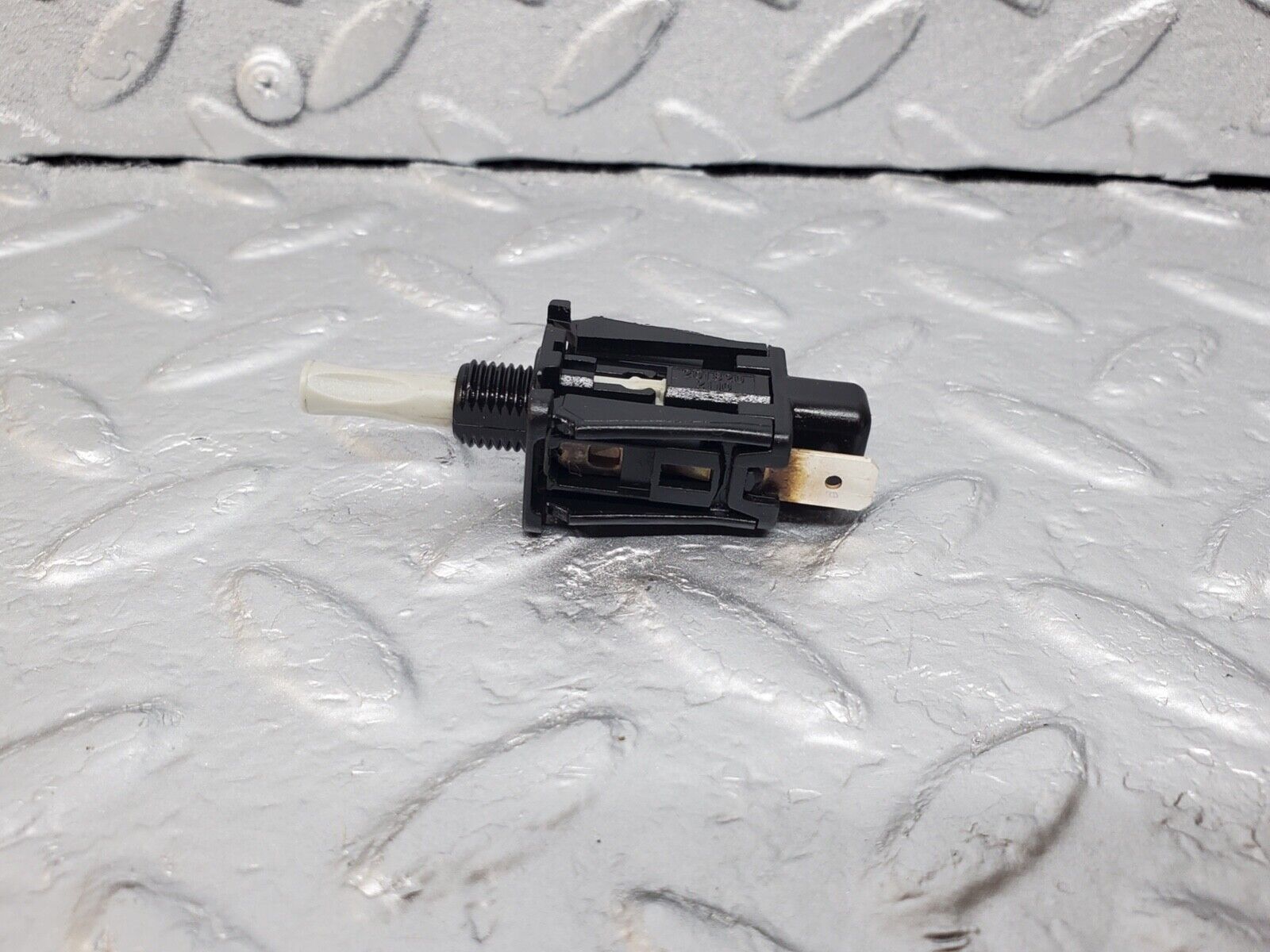 44653 Mercedes-Benz W124 220E Door Contact Switch 2018202110