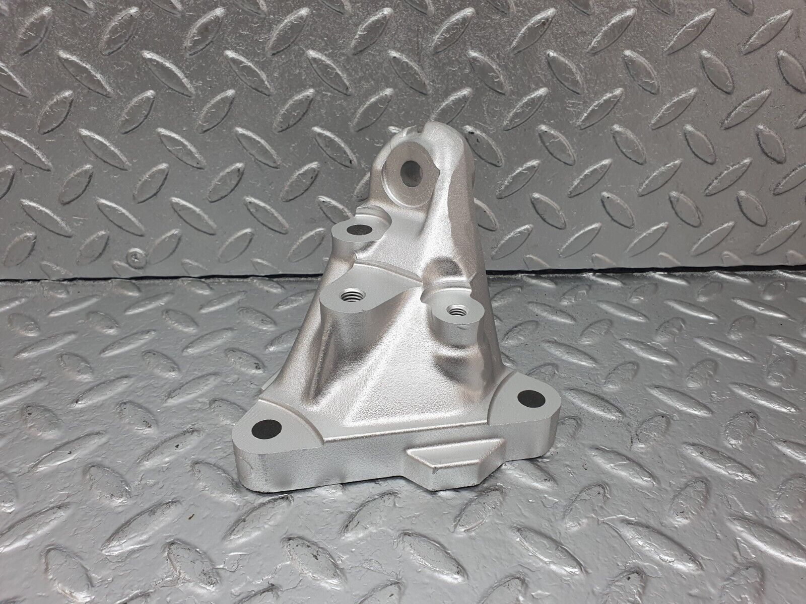 42710 Mercedes-Benz W201 190 2.0L Engine Mount Bracket Left Side 1022234104