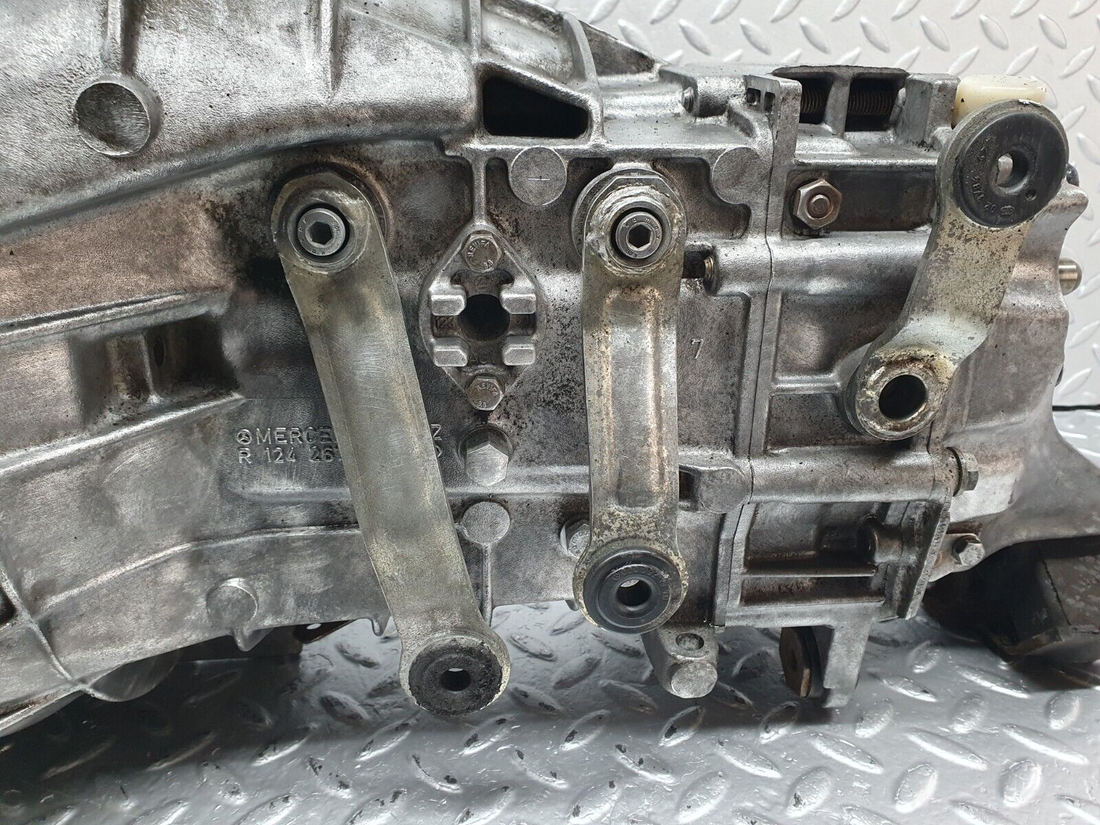 41733 Mercedes-Benz W124 200E Manual Gearbox 5 Speed 717.411 1242610301