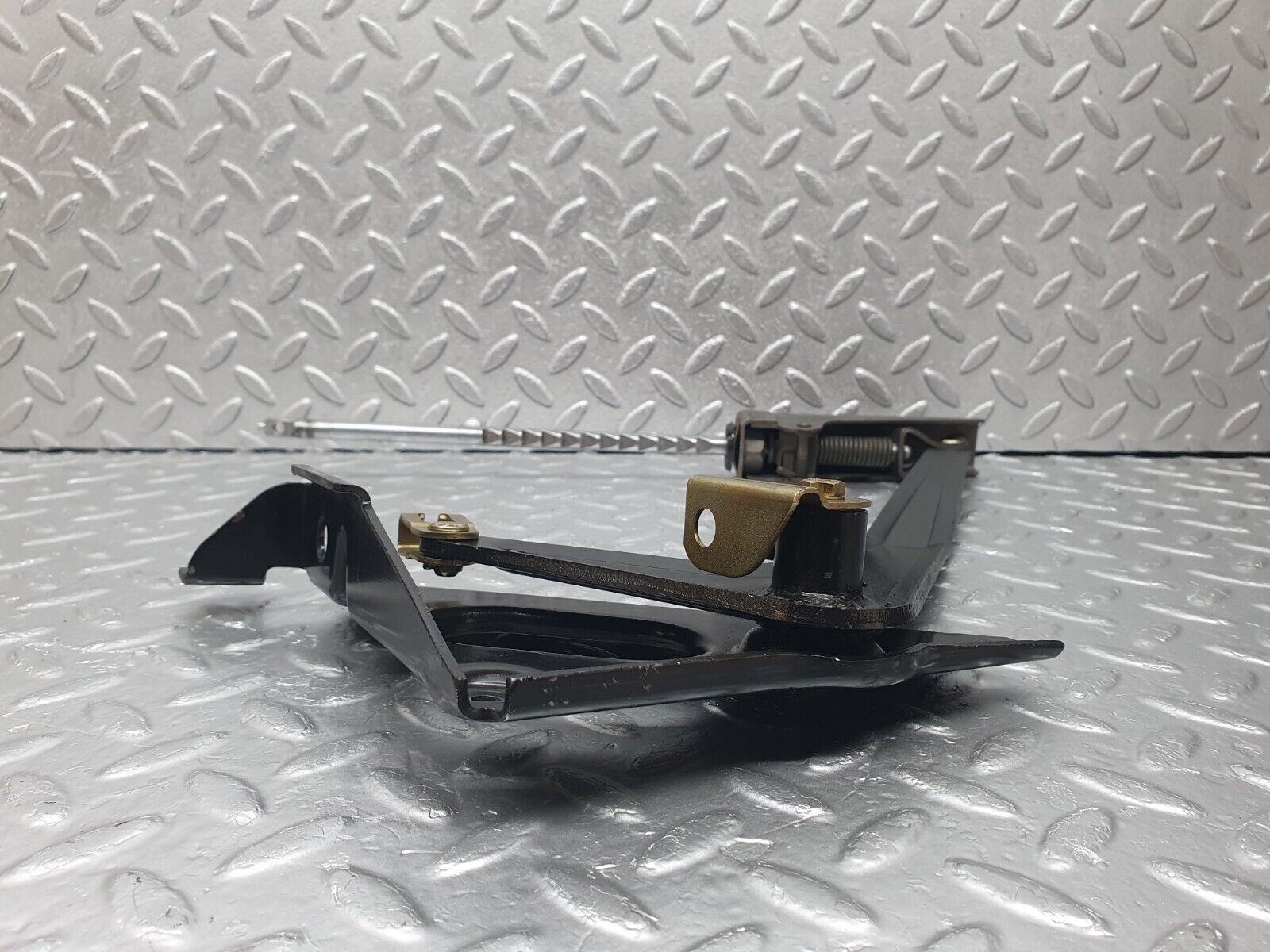 43930 Mercedes-Benz C123 230CE Coupe Handbrake Regulator