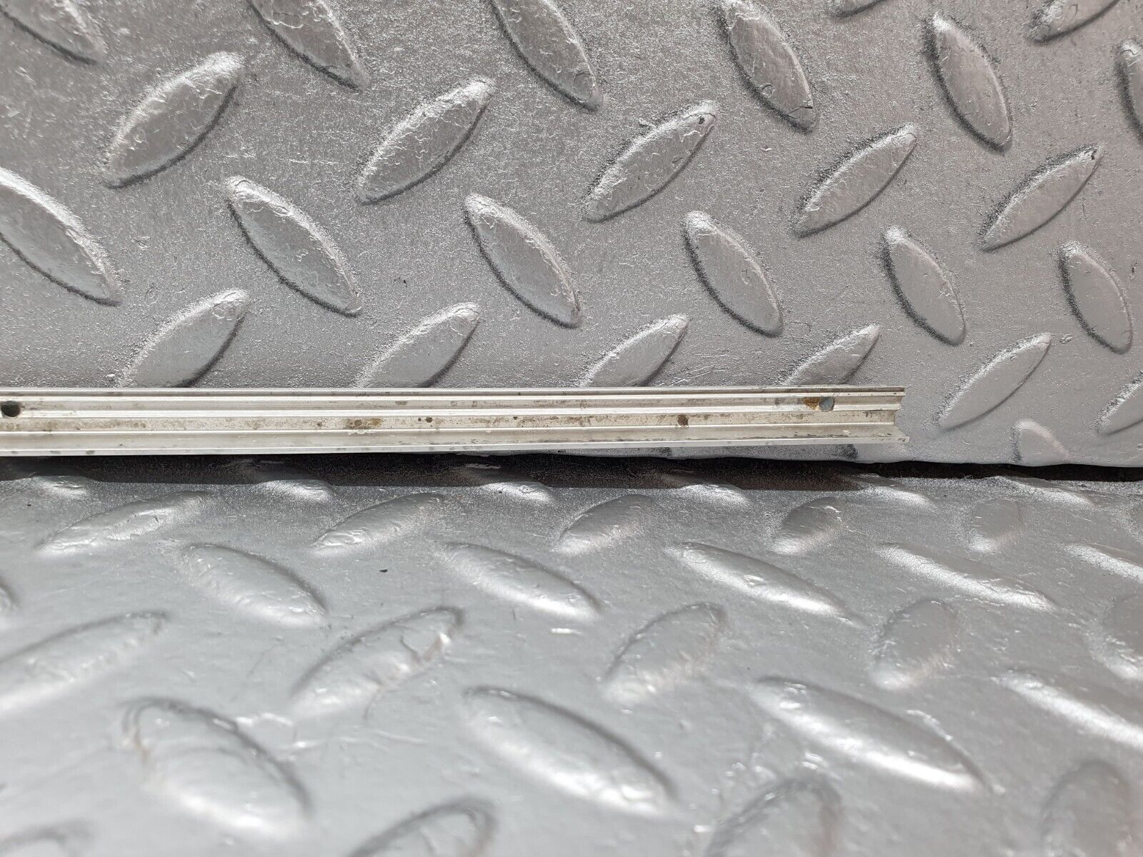 43750 Mercedes-Benz C126 380SEC Coupe Sunroof Chrome Trim