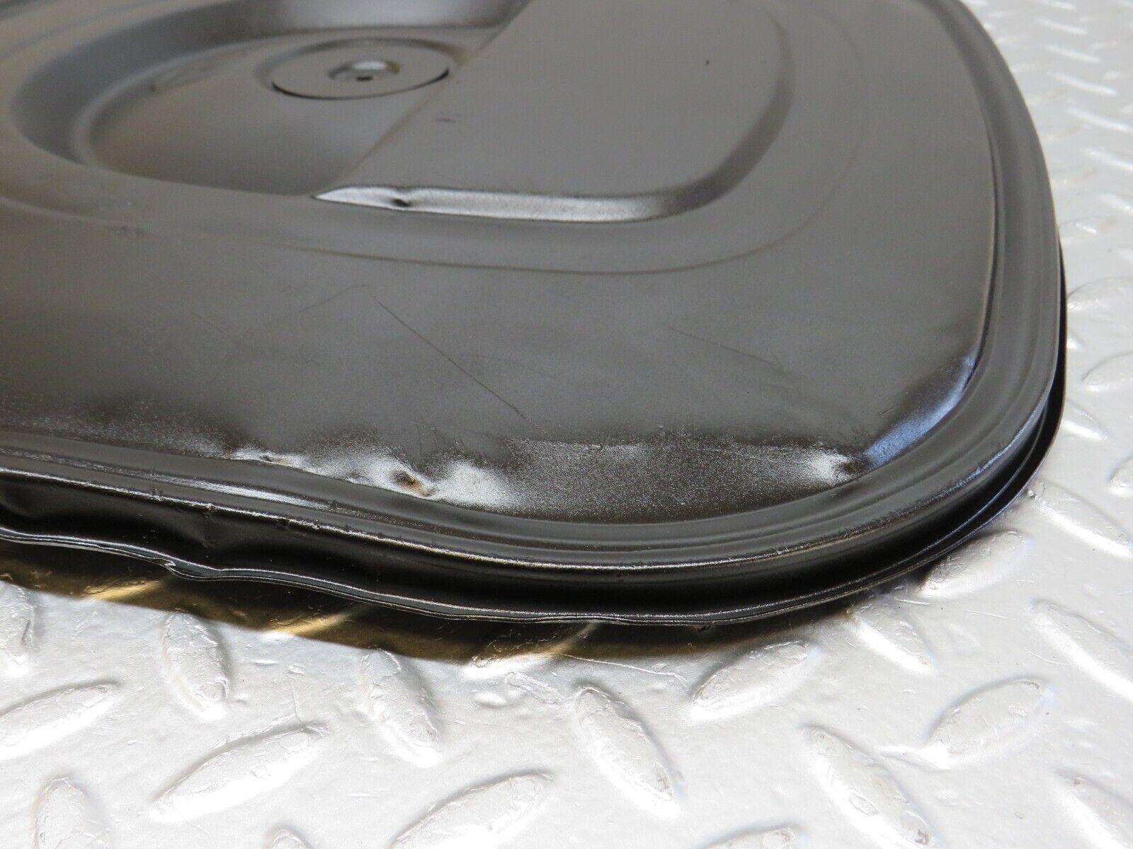 33560 Mercedes-Benz C107 R107 Air Filter Box Housing Lid 0080948902