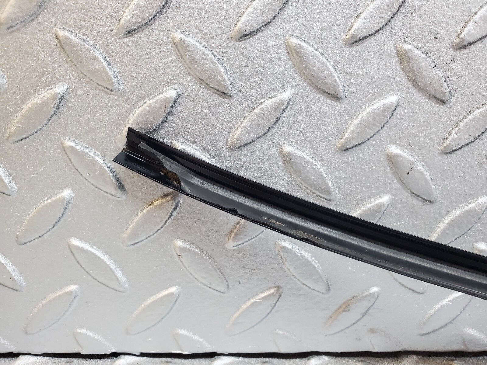 45146 Mercedes-Benz R129 300SL Coupe Front Windscreen Top Chrome Moulding Trim