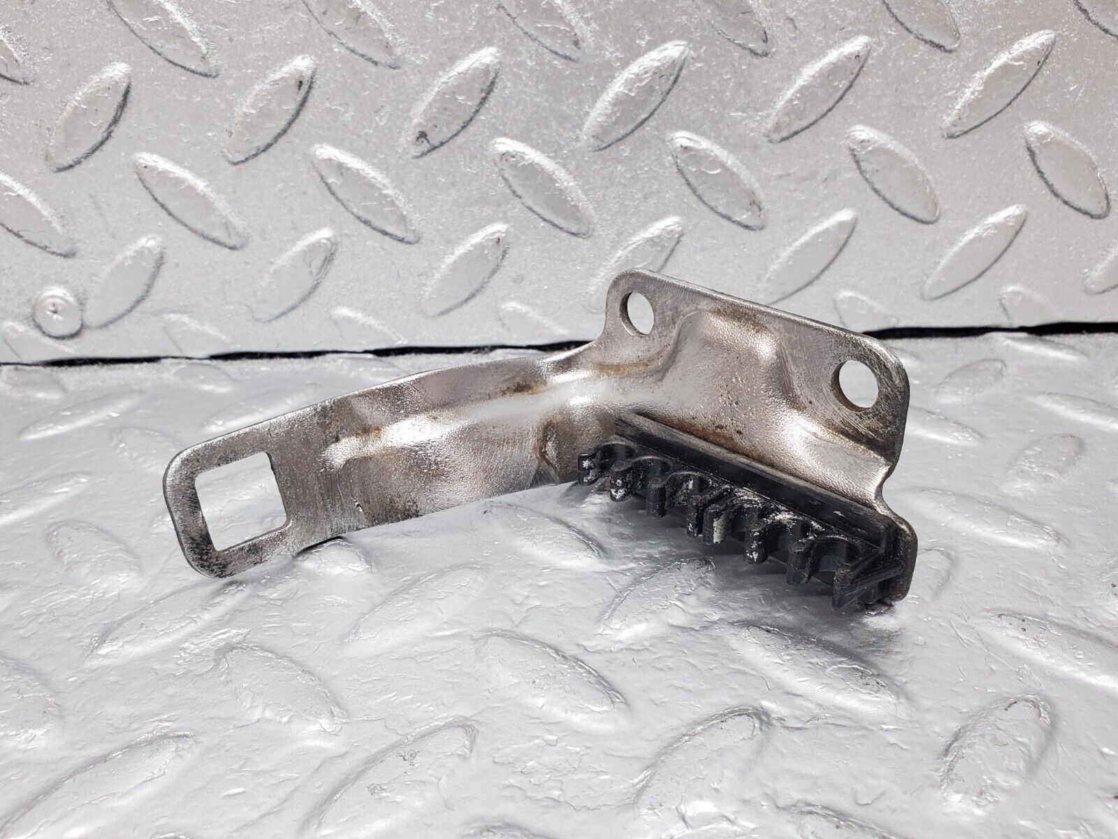 45445 Mercedes-Benz 280E M110.988 Accelerator Cable & Ignition Leads Holder 1101590540