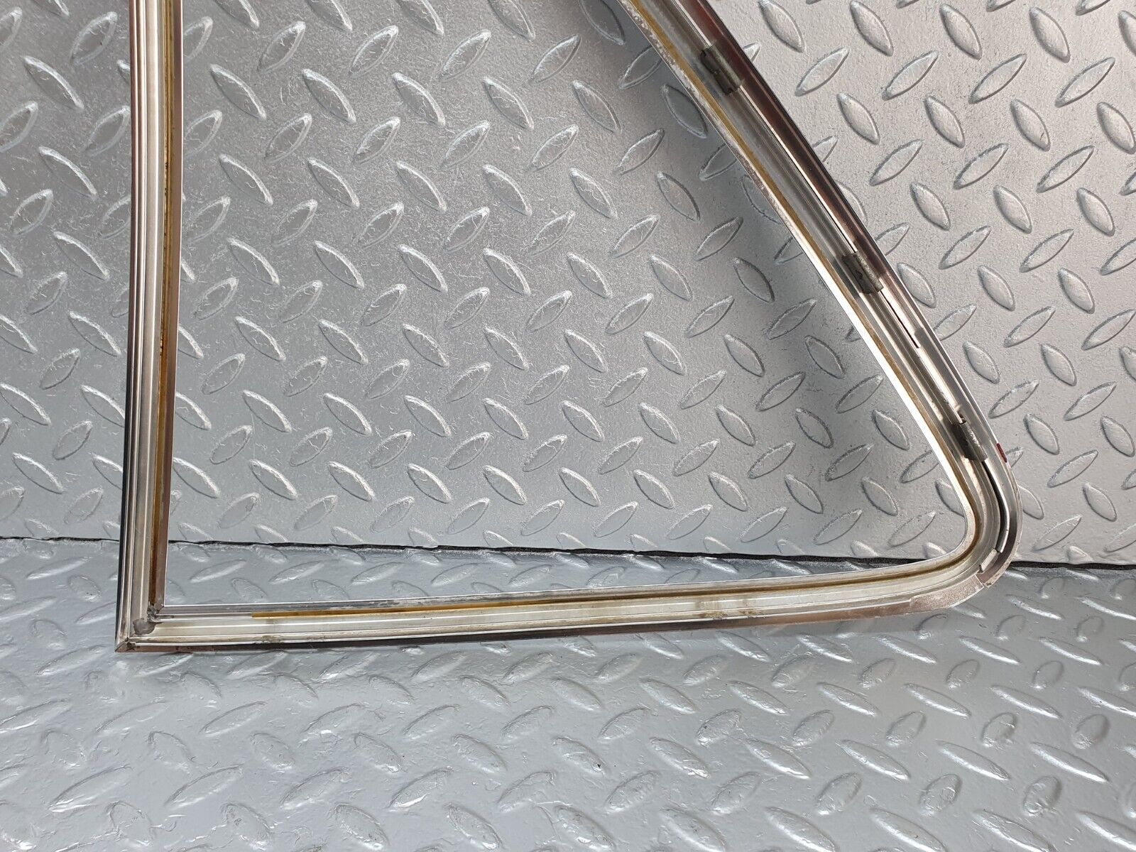 43053 Mercedes-Benz R107 Hardtop Side Window Chrome Moulding Trim Right