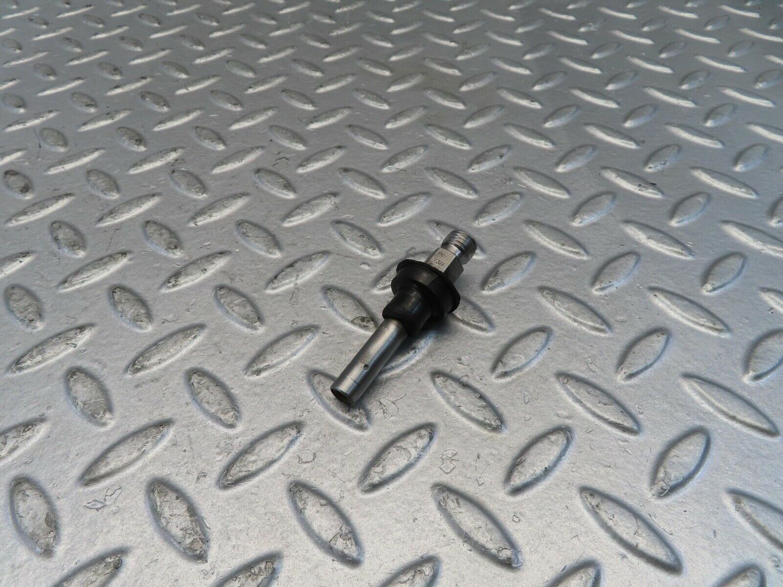 11037 Mercedes-Benz R107 W116 Fuel Injector Bosch 0437502010