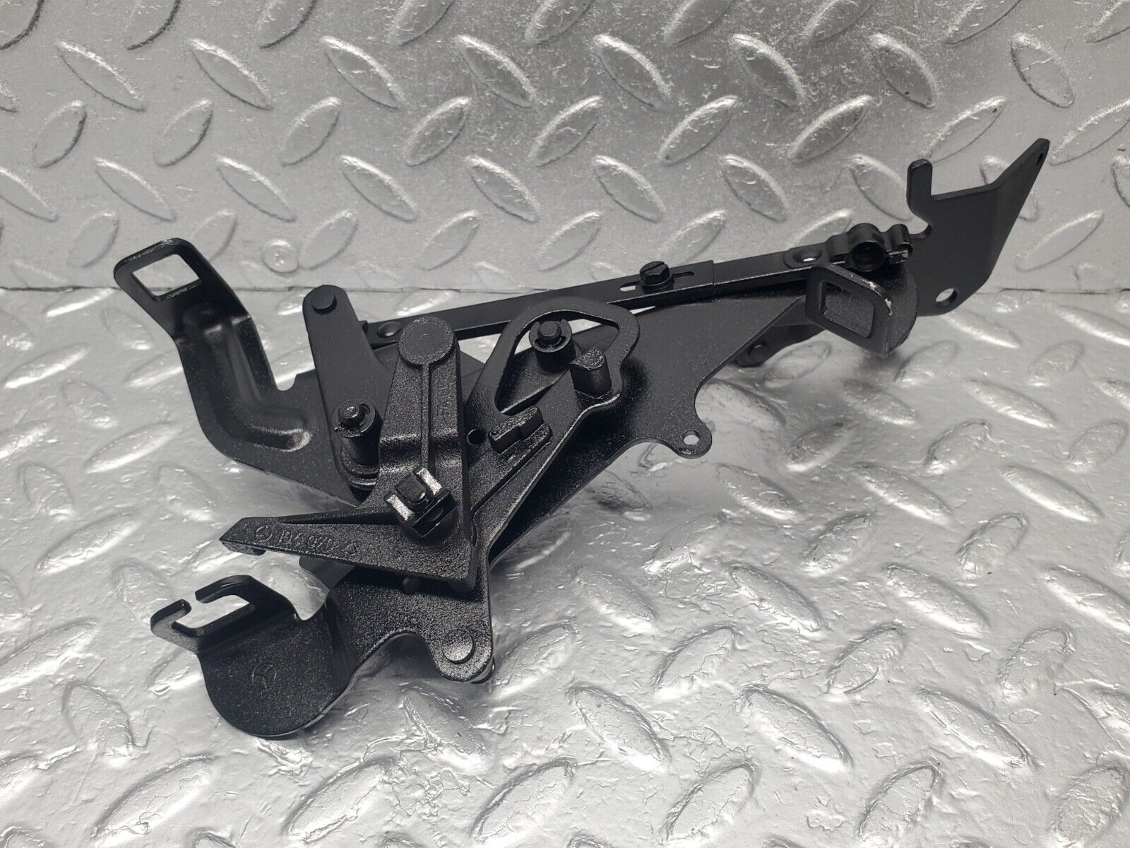 46187 Mercedes-Benz W124 280E Throttle Linkage 1040702321