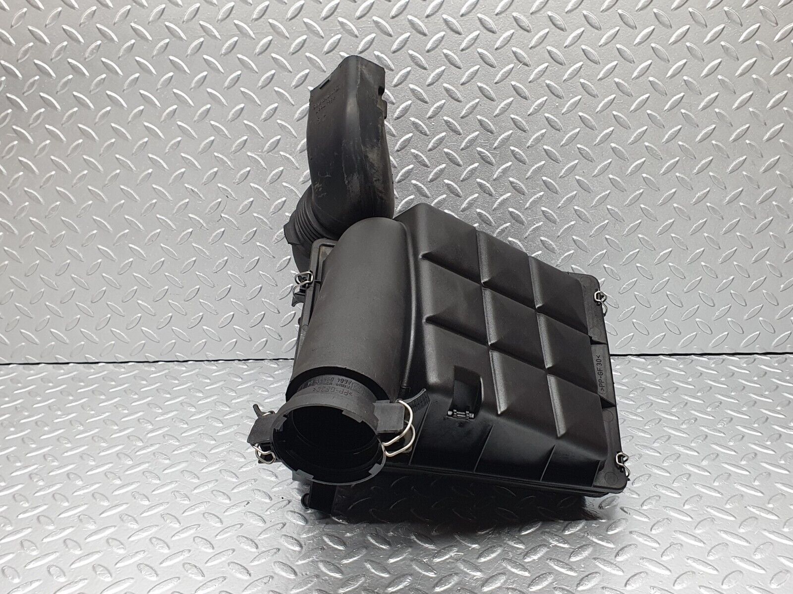 41814 Mercedes-Benz W202 C200 Air Filter Box Housing 1110900301