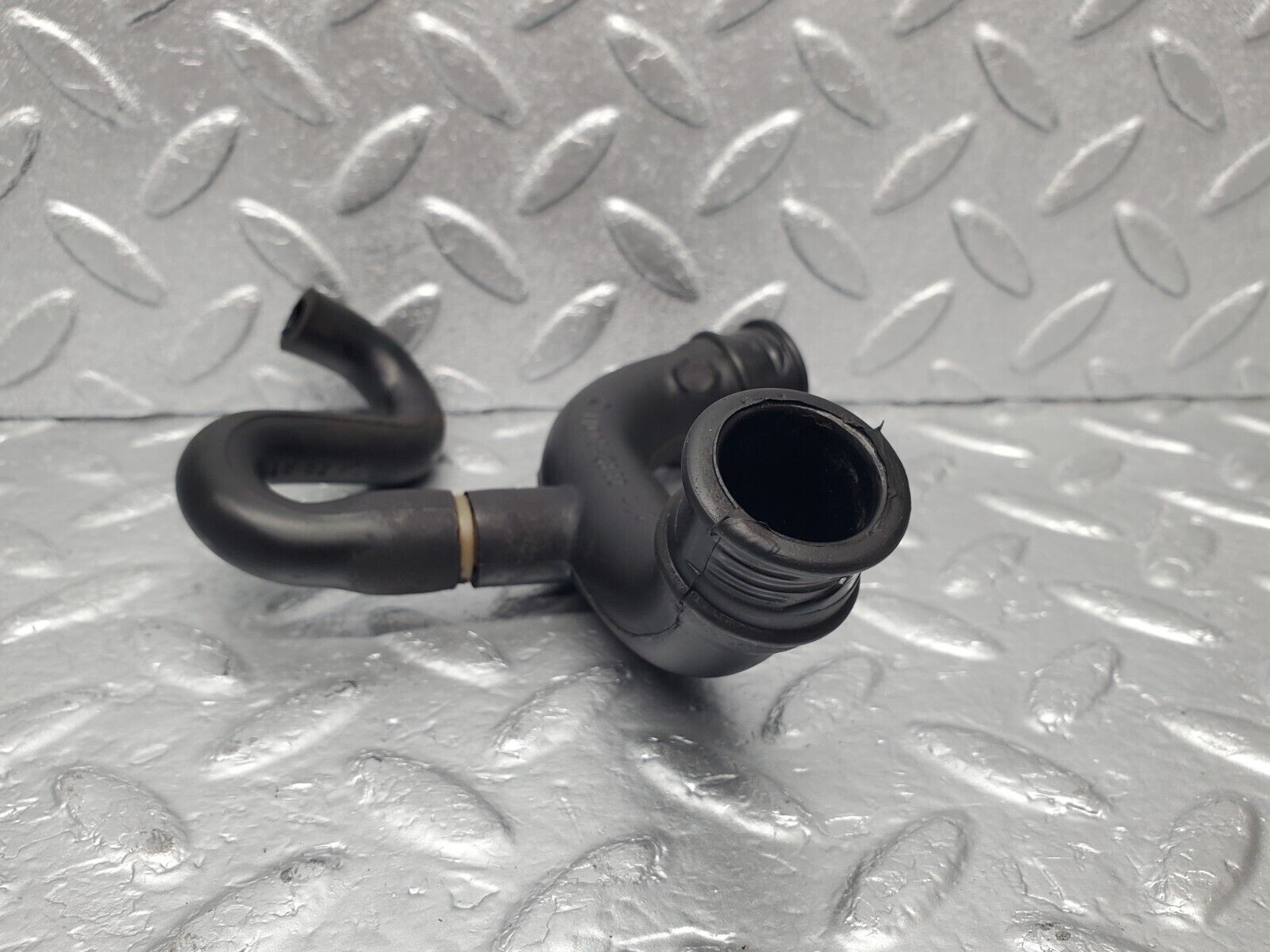 46659 Mercedes-Benz C123 280CE Coupe Air Intake Pipe 1100943882 1100944882
