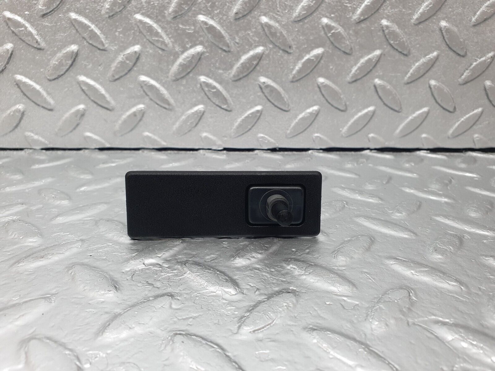 43547 Mercedes-Benz C126 380SEC Coupe Trunk Boot Light Switch 1158202511 0008213252