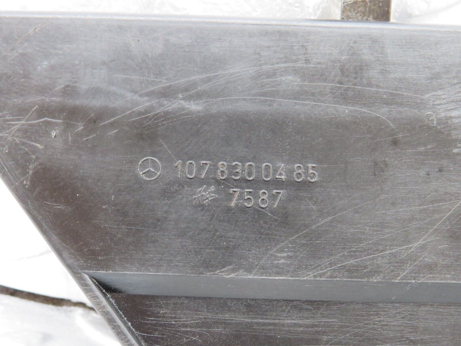 35540 Mercedes-Benz R107 280SL Air Vent Control Lever Right 1078300485