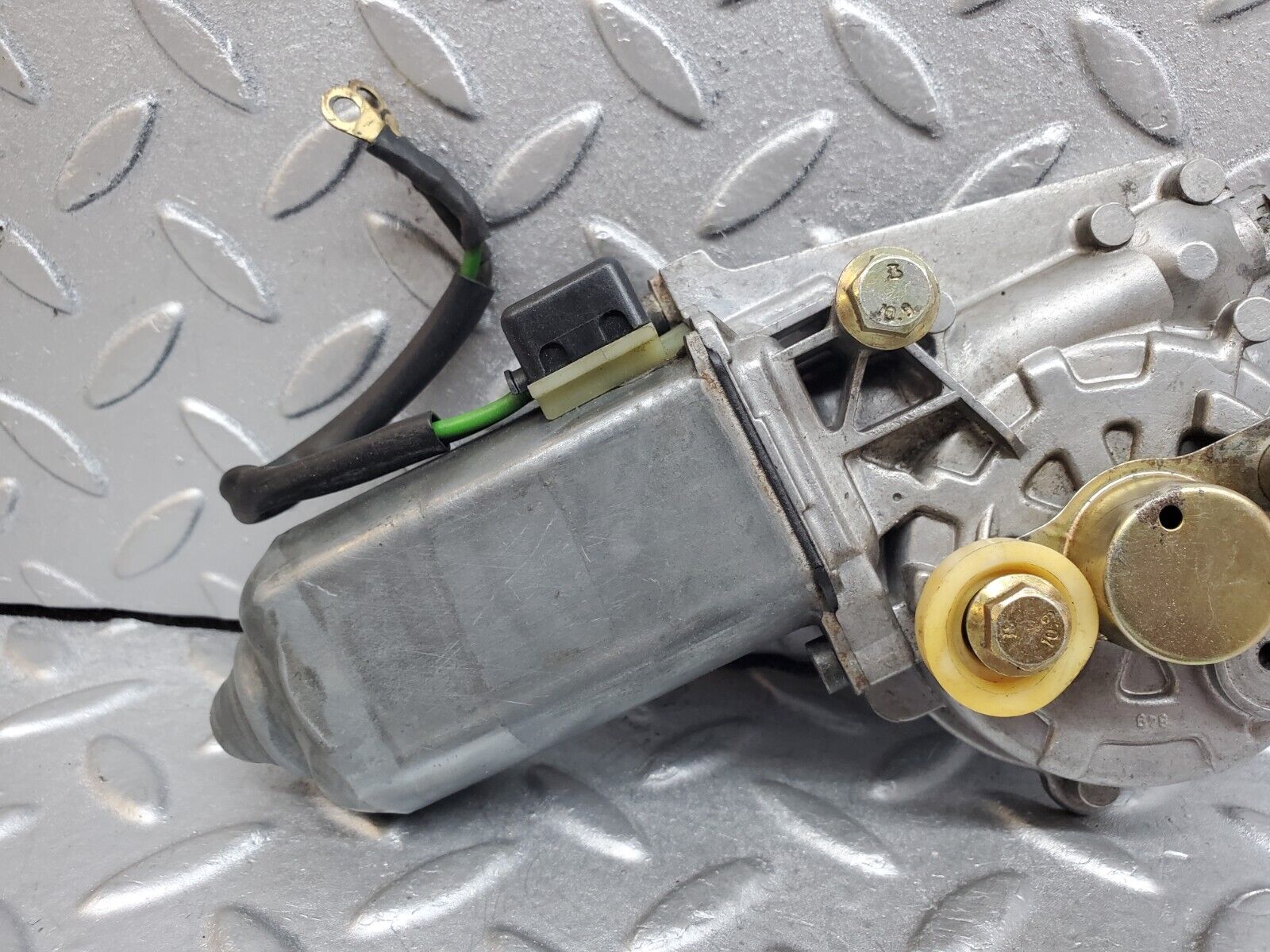 44796 Mercedes-Benz W124 220E Window Regulator Motor Left Bosch 0130821284