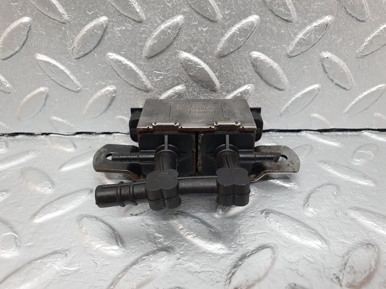 42166 Mercedes-Benz R129 320SL Coupe Solenoid Vacuum Valve 0025400097