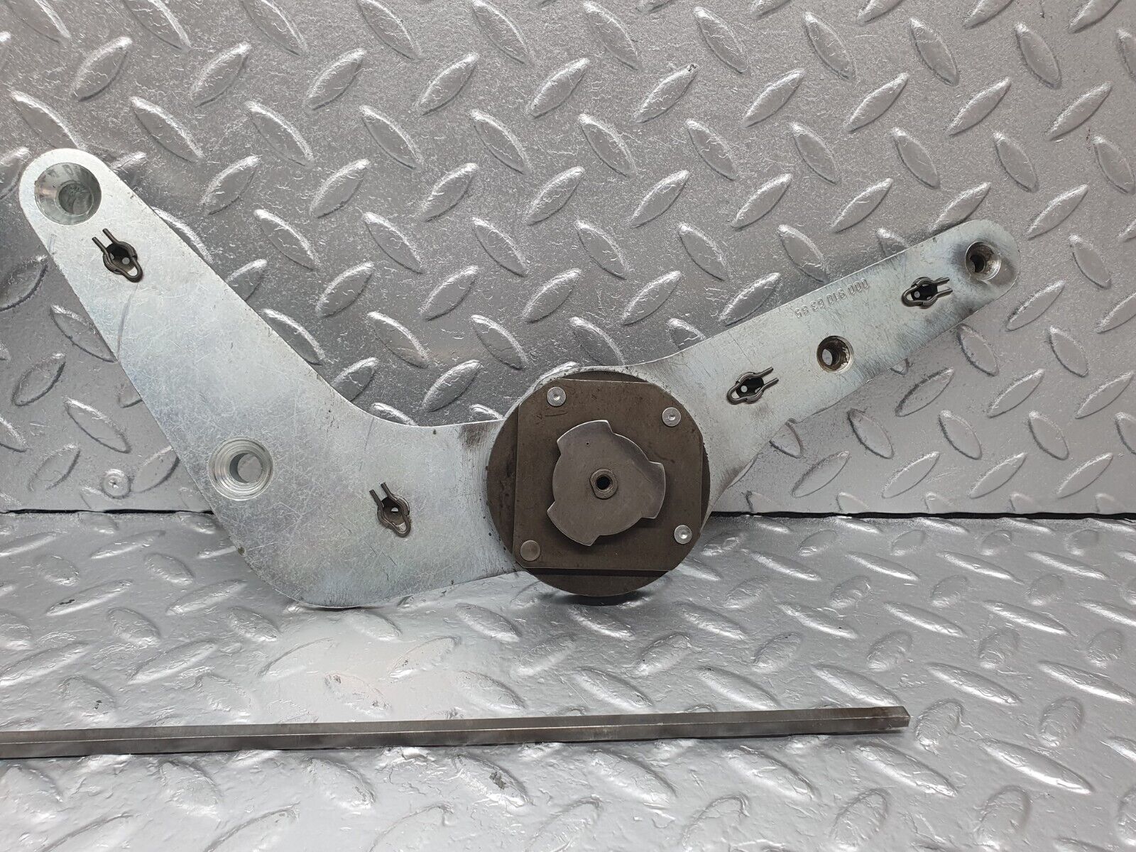 43332 Mercedes-Benz W108 280SE Front Left Seat Hinge Pair With Rod 0009106385 0009106886