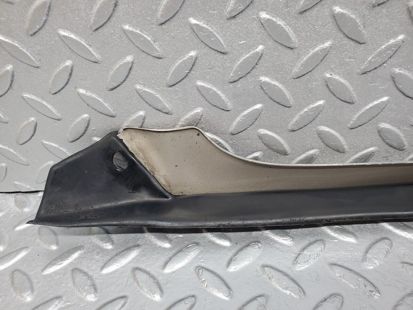 45806 Mercedes-Benz W126 420SE A Pillar Exterior Trim Right Side 1266981698