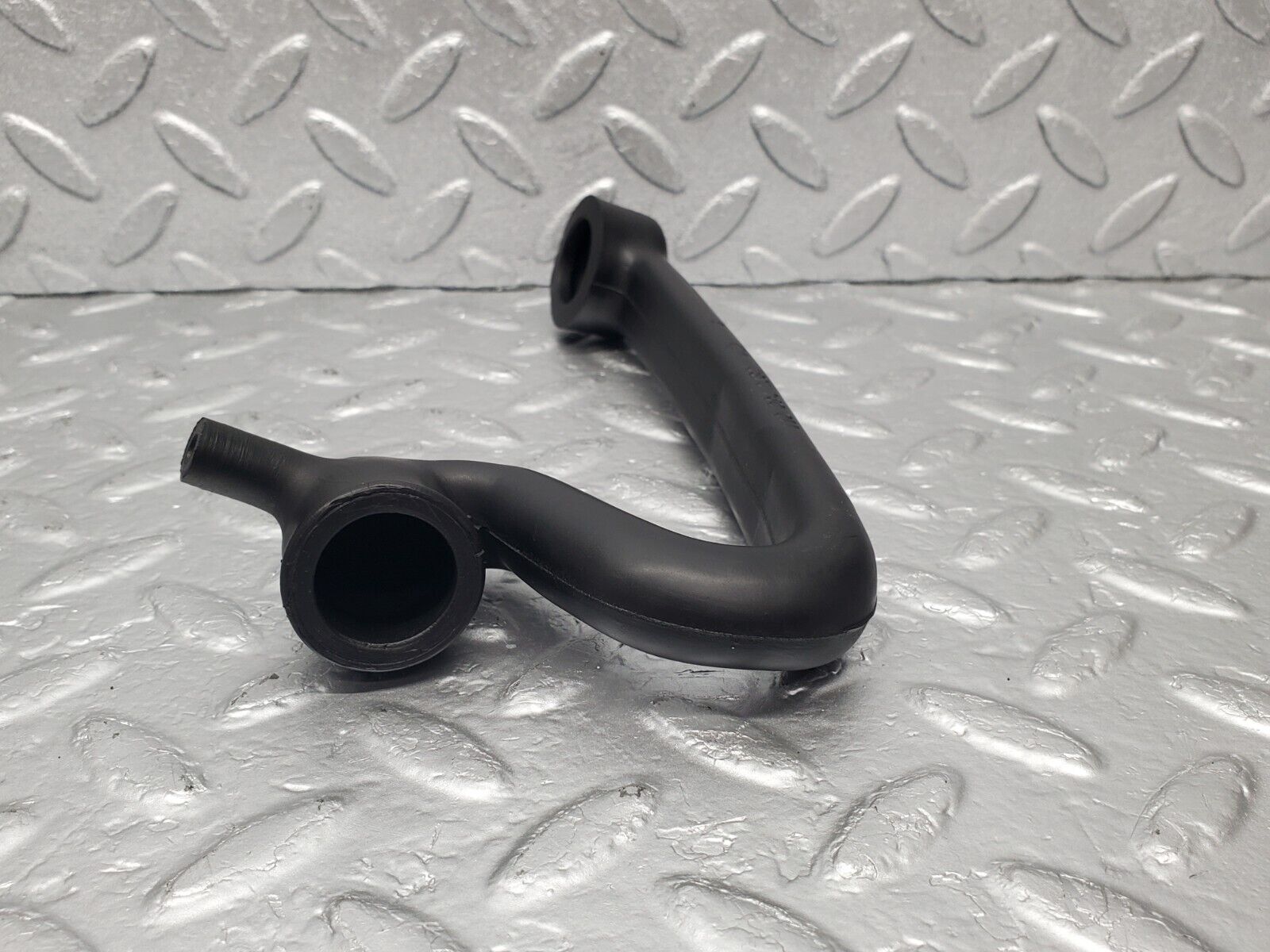 46427 Mercedes-Benz C123 280CE Coupe Crankcase Breather Hose Pipe 1100942482