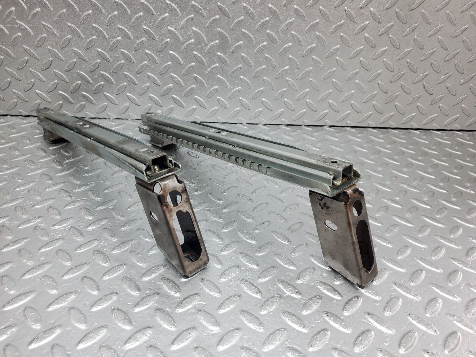 44531 Mercedes-Benz W123 280E Front Left Seat Rail Pair