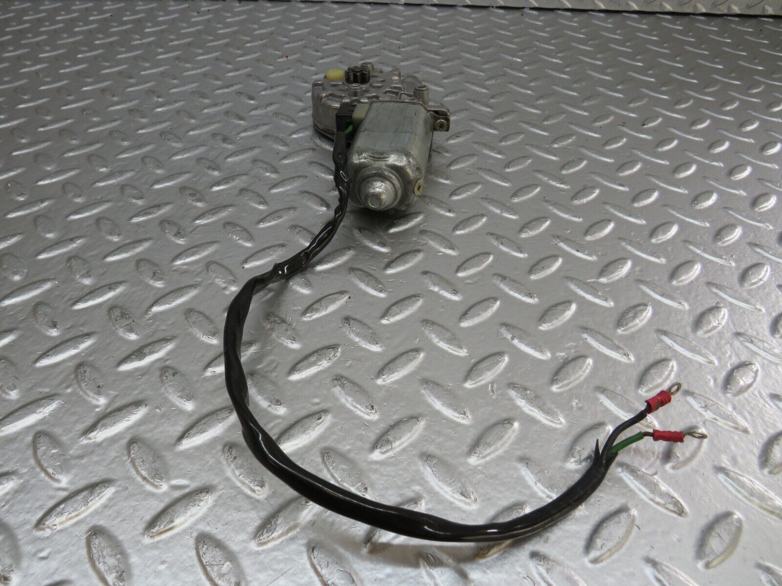 25090 Mercedes-Benz C107 Rear Left Window Regulator Motor 0130821017