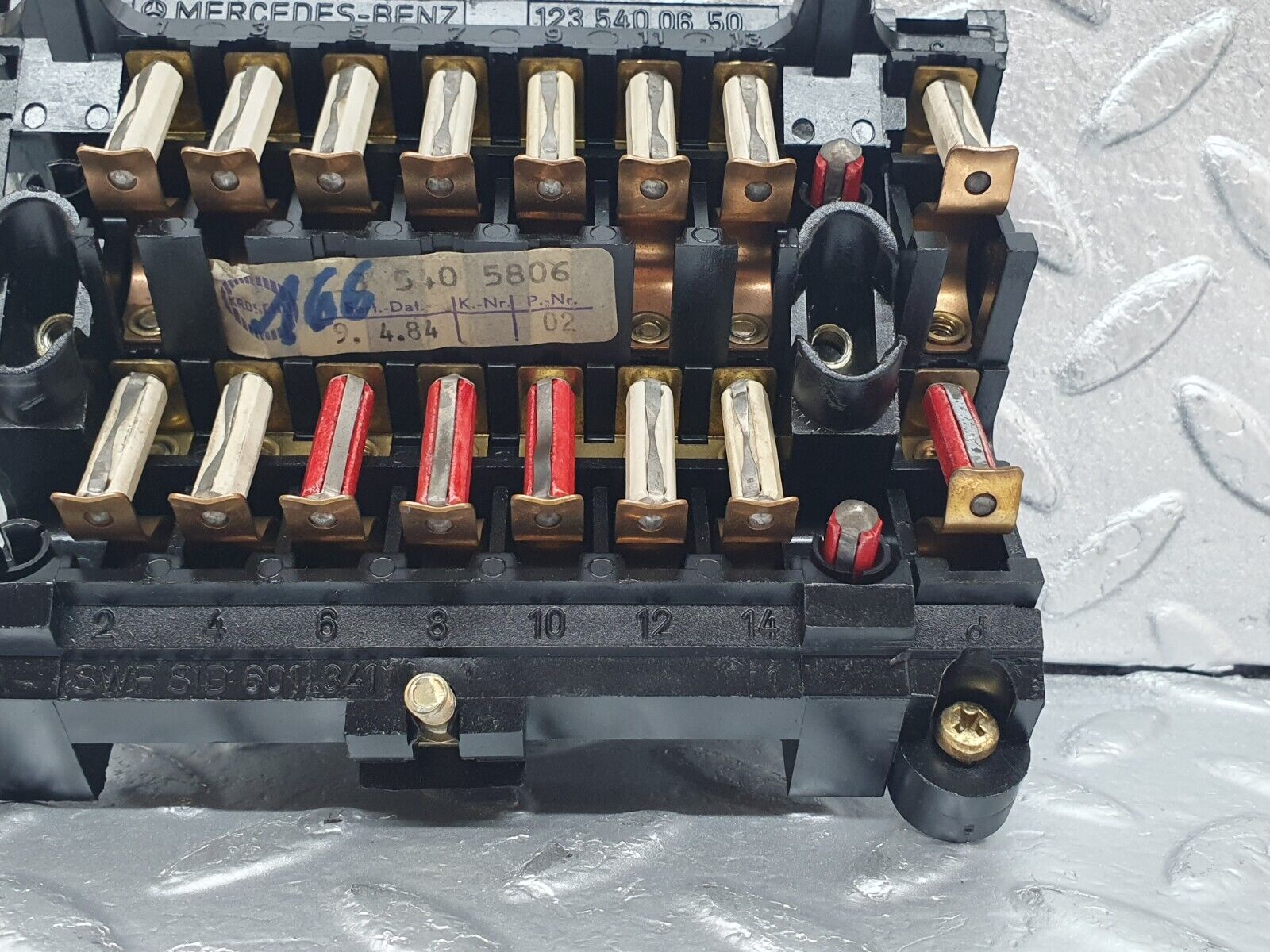 43941 Mercedes-Benz C123 230CE Coupe Fuse Box 1235400650 1235405806