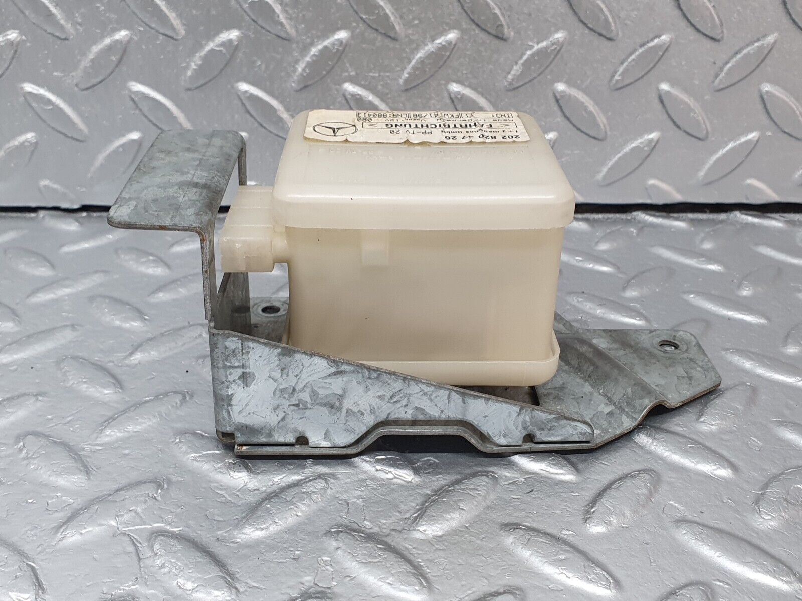 41750 Mercedes-Benz W202 C200 Alarm Control ECU 2028204726