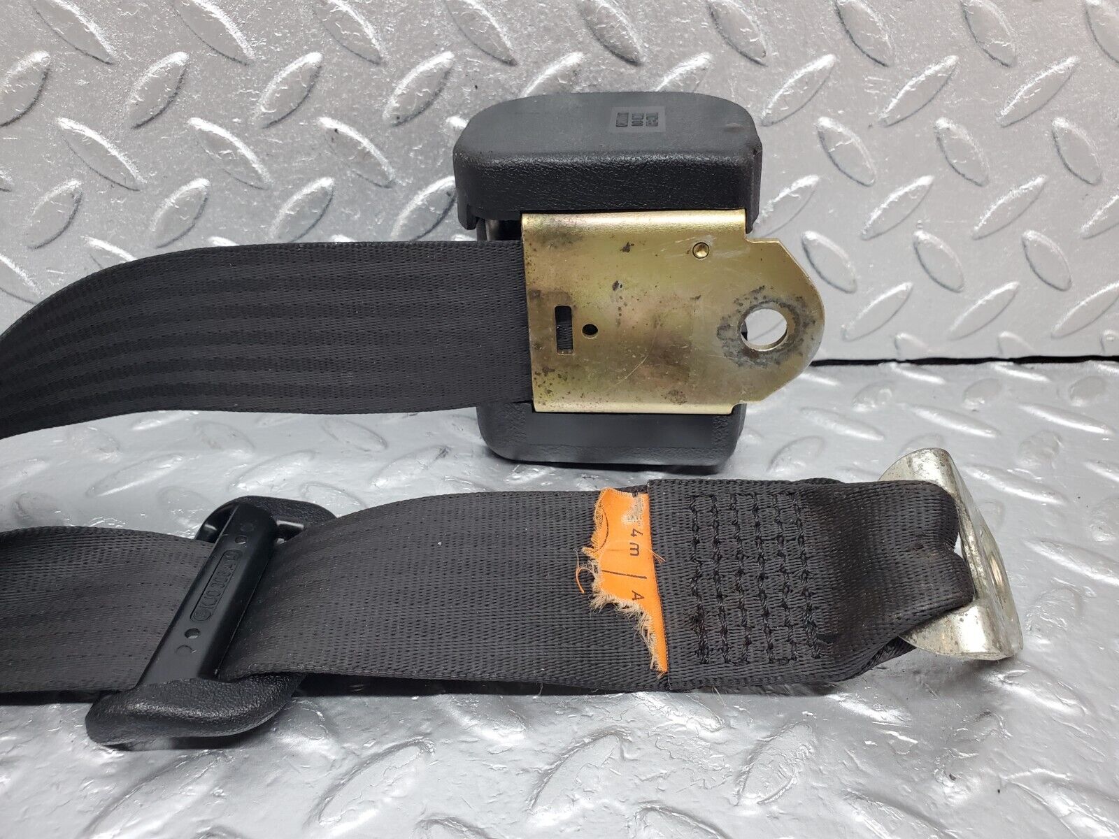 44521 Mercedes-Benz W123 280E Rear Seat Belt Set With Buckles 1268608985 1238603986 1238607369