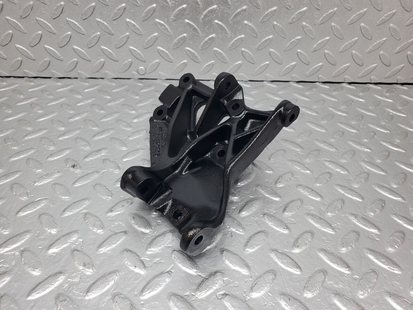 44476 Mercedes-Benz W123 280E Alternator Generator Bracket 1101550735