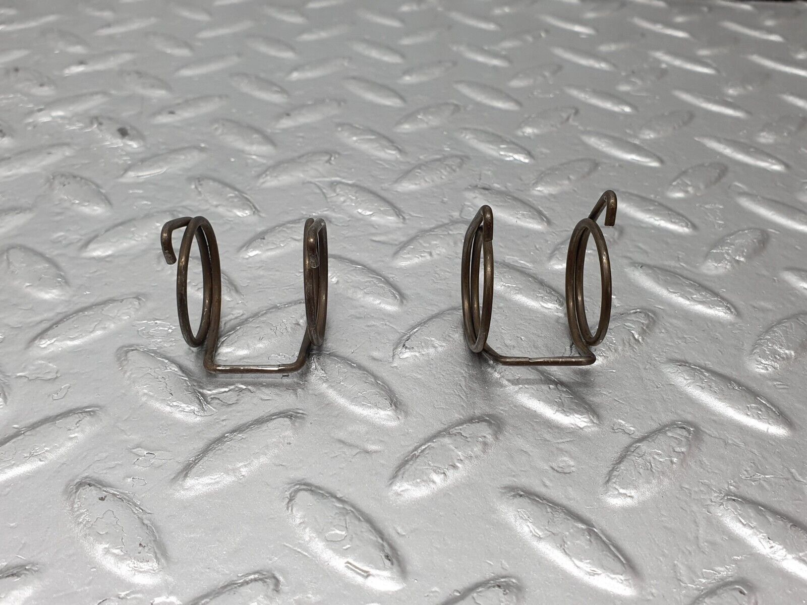 43362 Mercedes-Benz W108 280SE Valve Rocker Arm With Retaining Spring