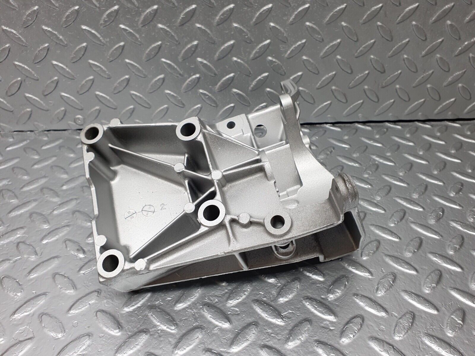 42985 Mercedes-Benz W201 190 Power Steering Pump Bracket 1022361030