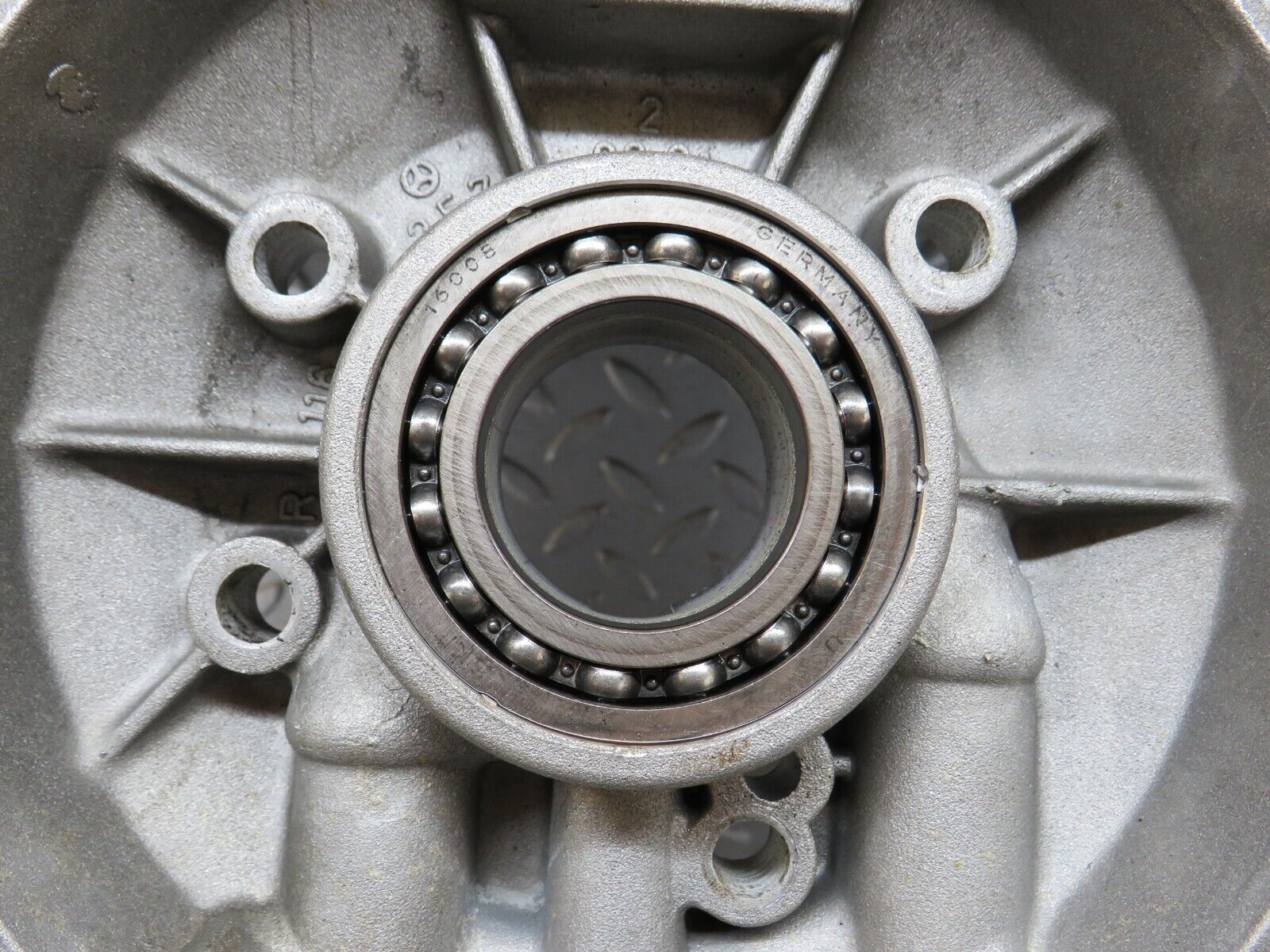 36405 Mercedes-Benz R107 450 Automatic Gearbox Bell Housing 722.002 1162570201