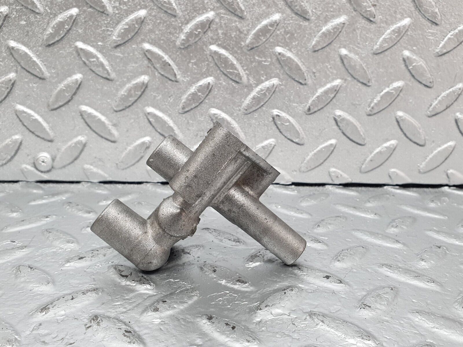 44028 Mercedes-Benz C123 230CE Coupe Idle Control Valve 1020941212