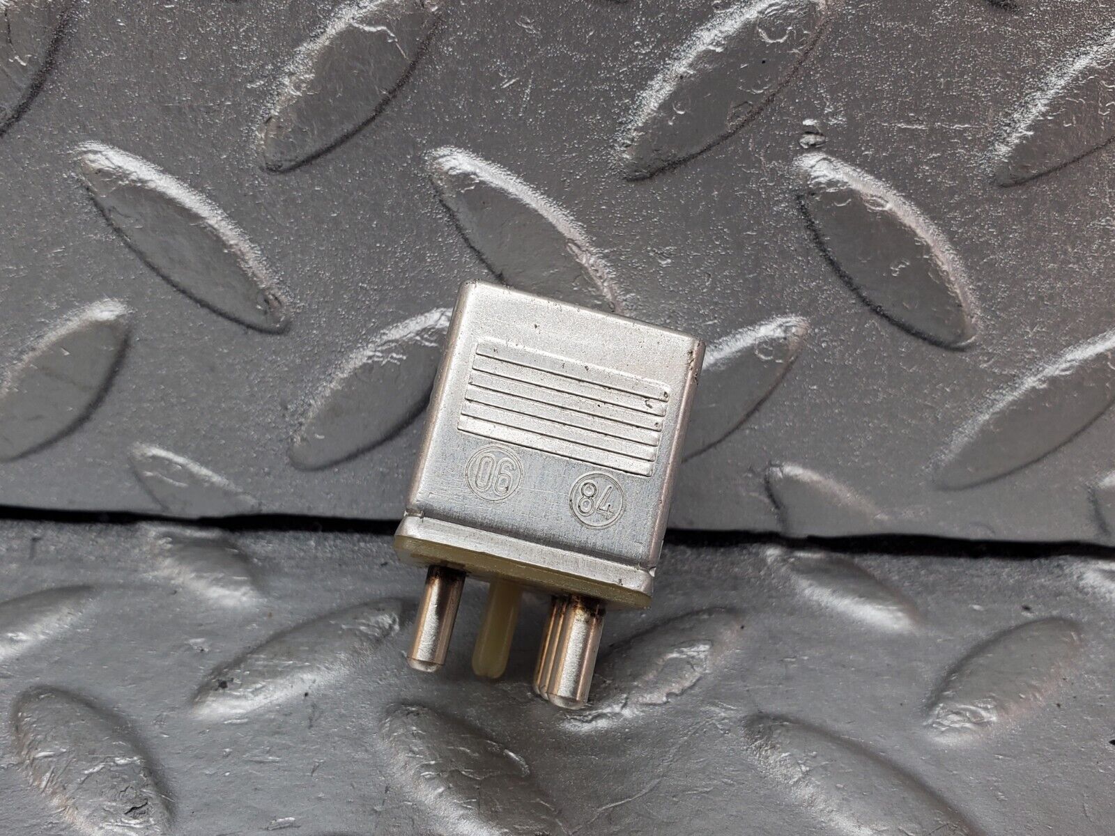 44360 Mercedes-Benz W123 280E Multi Purpose Relay 0015420219