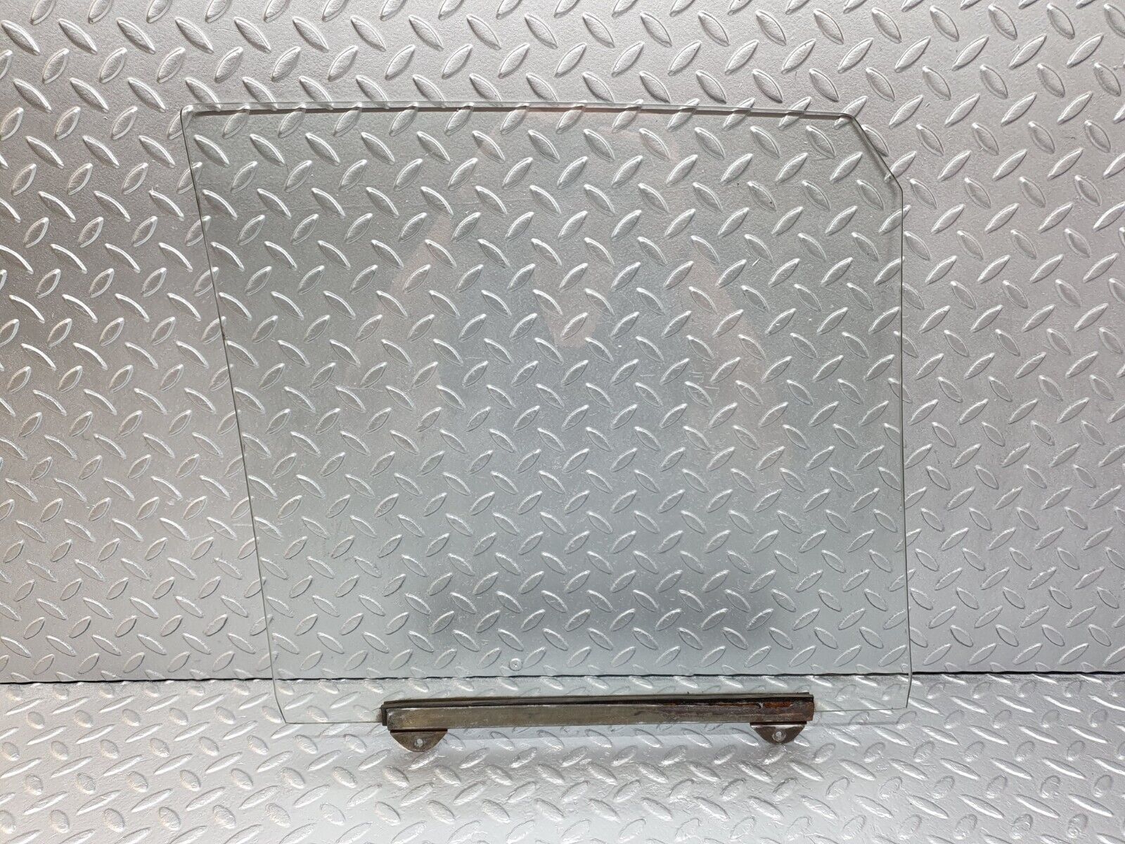 43219 Mercedes-Benz W108 280SE Front Left Door Window Glass