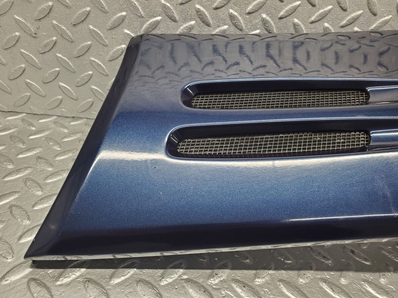 46737 Mercedes-Benz R129 320SL Coupe Front Right Fender Wing Moulding Trim 1296901840 1296900474