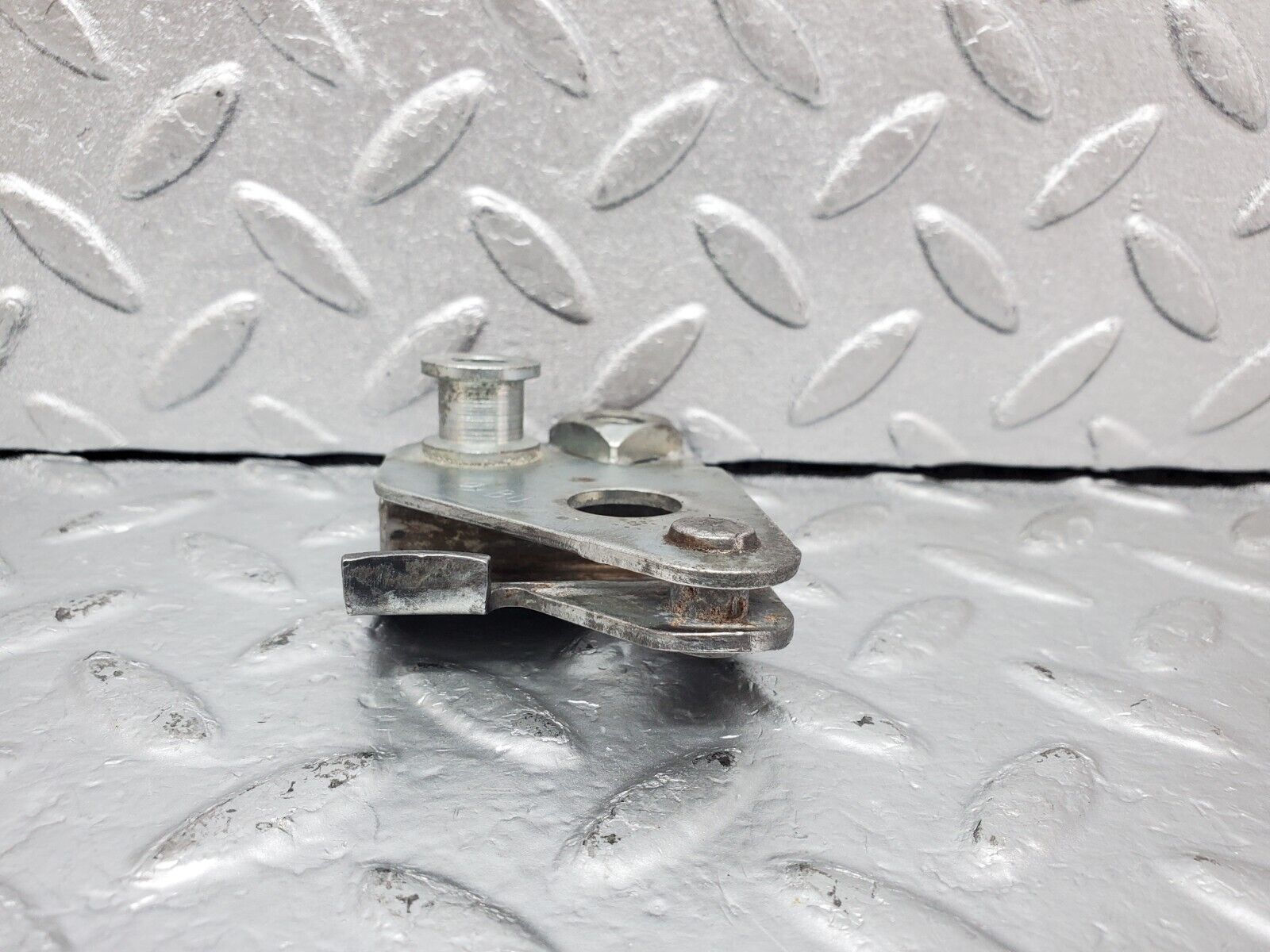 44406 Mercedes-Benz W123 280E Front Left Seat Belt Bracket